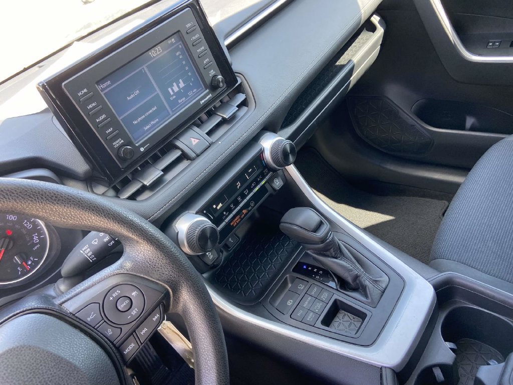 Used 2020 Toyota RAV4 LE AWD/4WD image 24