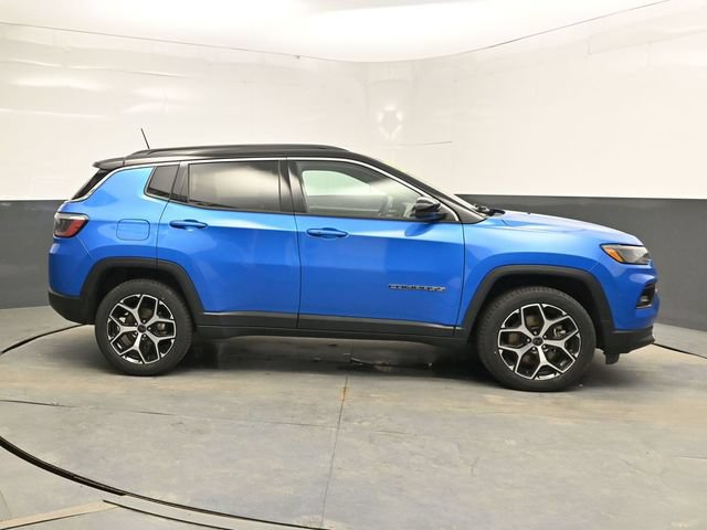 Used 2025 Jeep Compass Limited AWD/4WD image 8