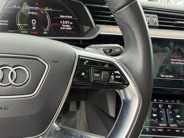 Used 2022 Audi e-tron Premium Plus w/ Premium Plus Package AWD/4WD image 17