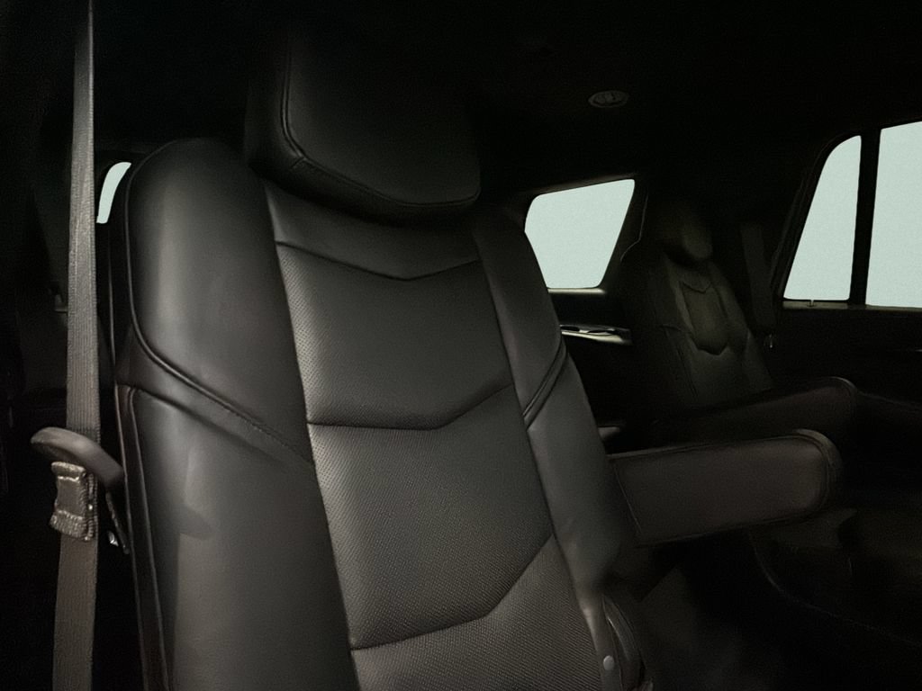 Used 2020 Cadillac Escalade Platinum AWD/4WD image 18