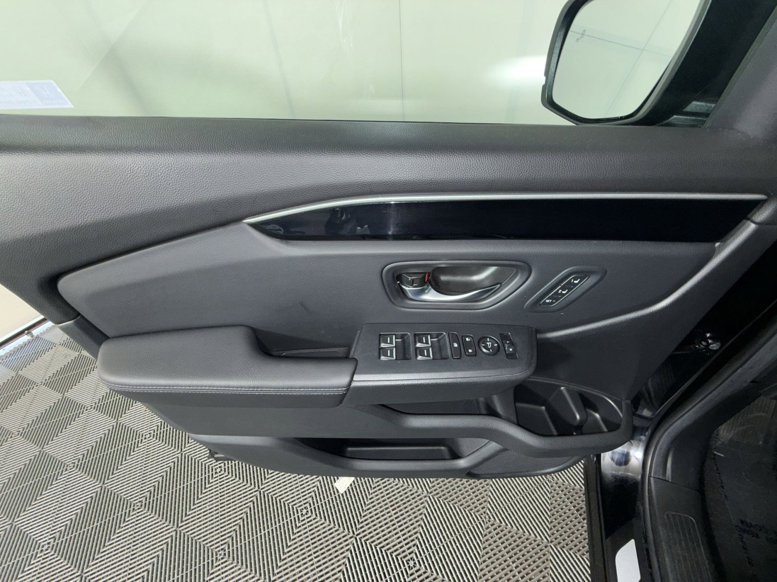 Used 2025 Honda Pilot EX-L image 15