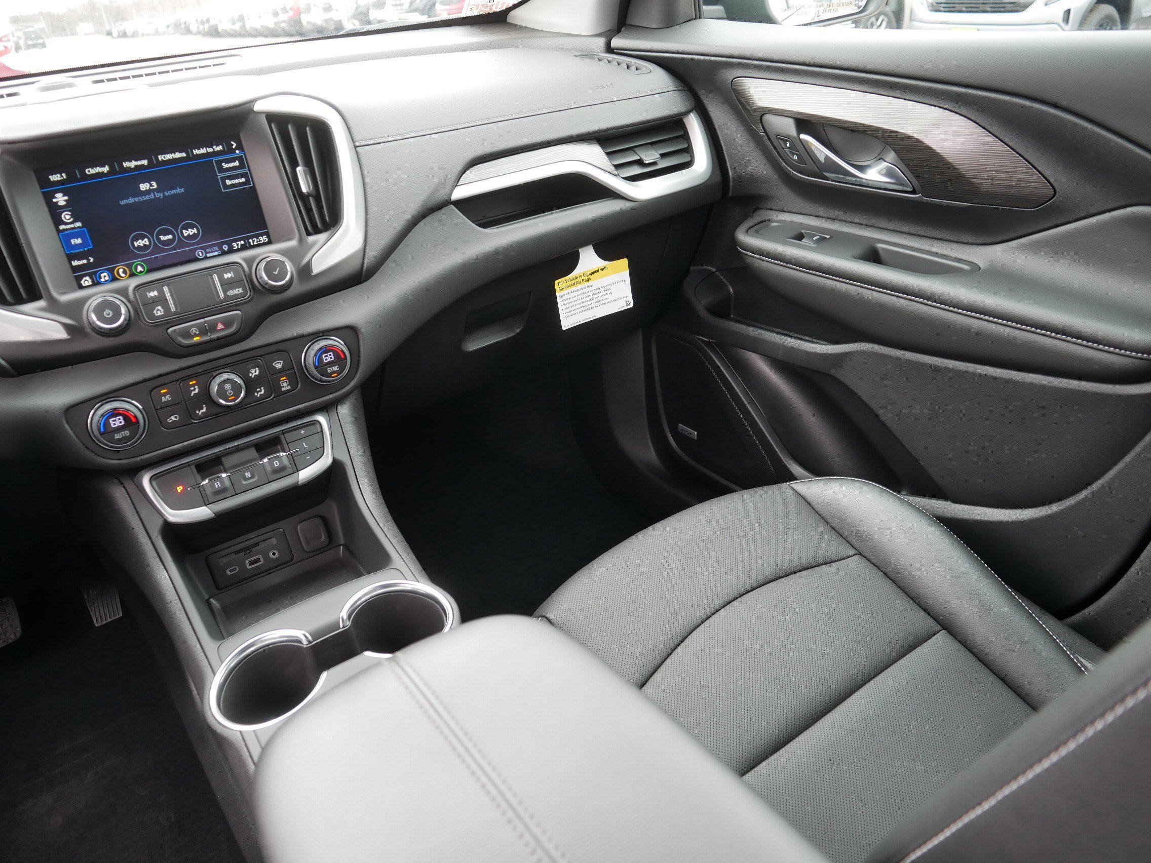 Used 2024 GMC Terrain SLT w/ Infotainment Package II image 11