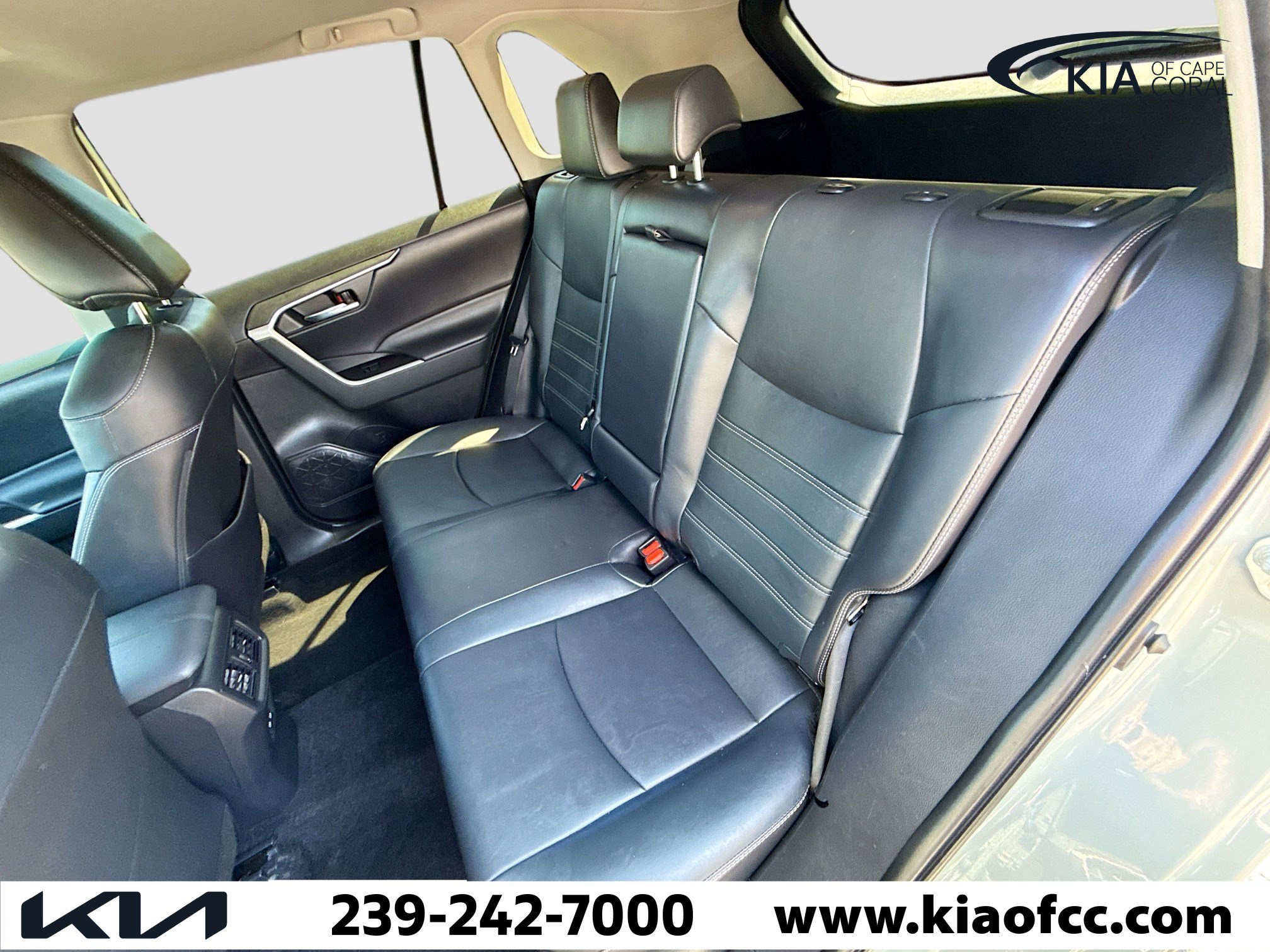 Used 2022 Toyota RAV4 XLE Premium image 20