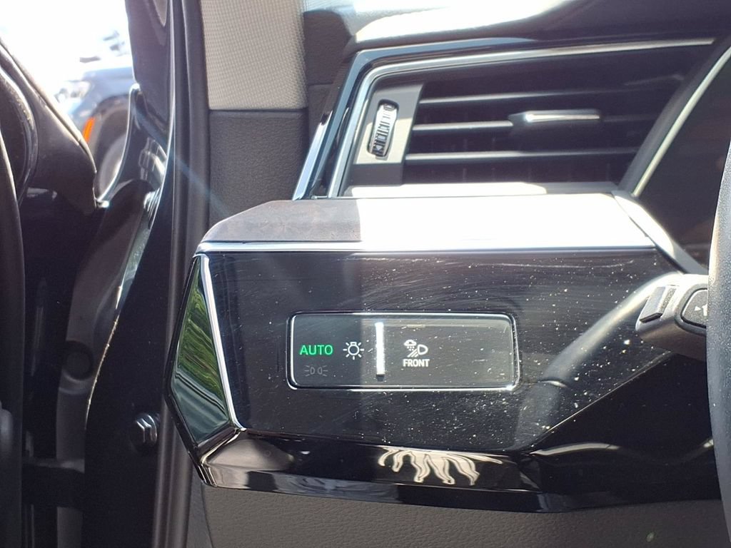 Used 2019 Audi e-tron Prestige w/ Prestige Package AWD/4WD image 15