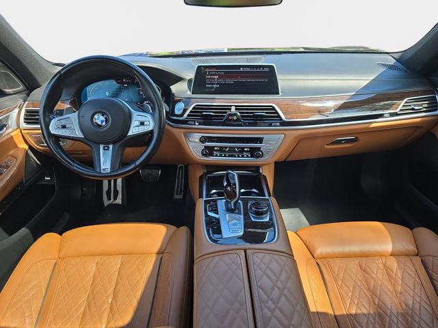 Used 2022 BMW 750i xDrive w/ Autobahn Package AWD/4WD image 10