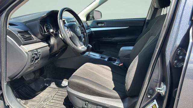 Used 2013 Subaru Outback 2.5i Premium AWD/4WD image 8