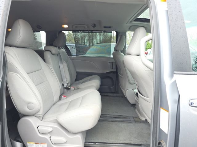 Used 2017 Toyota Sienna XLE w/ XLE Navigation Package image 23