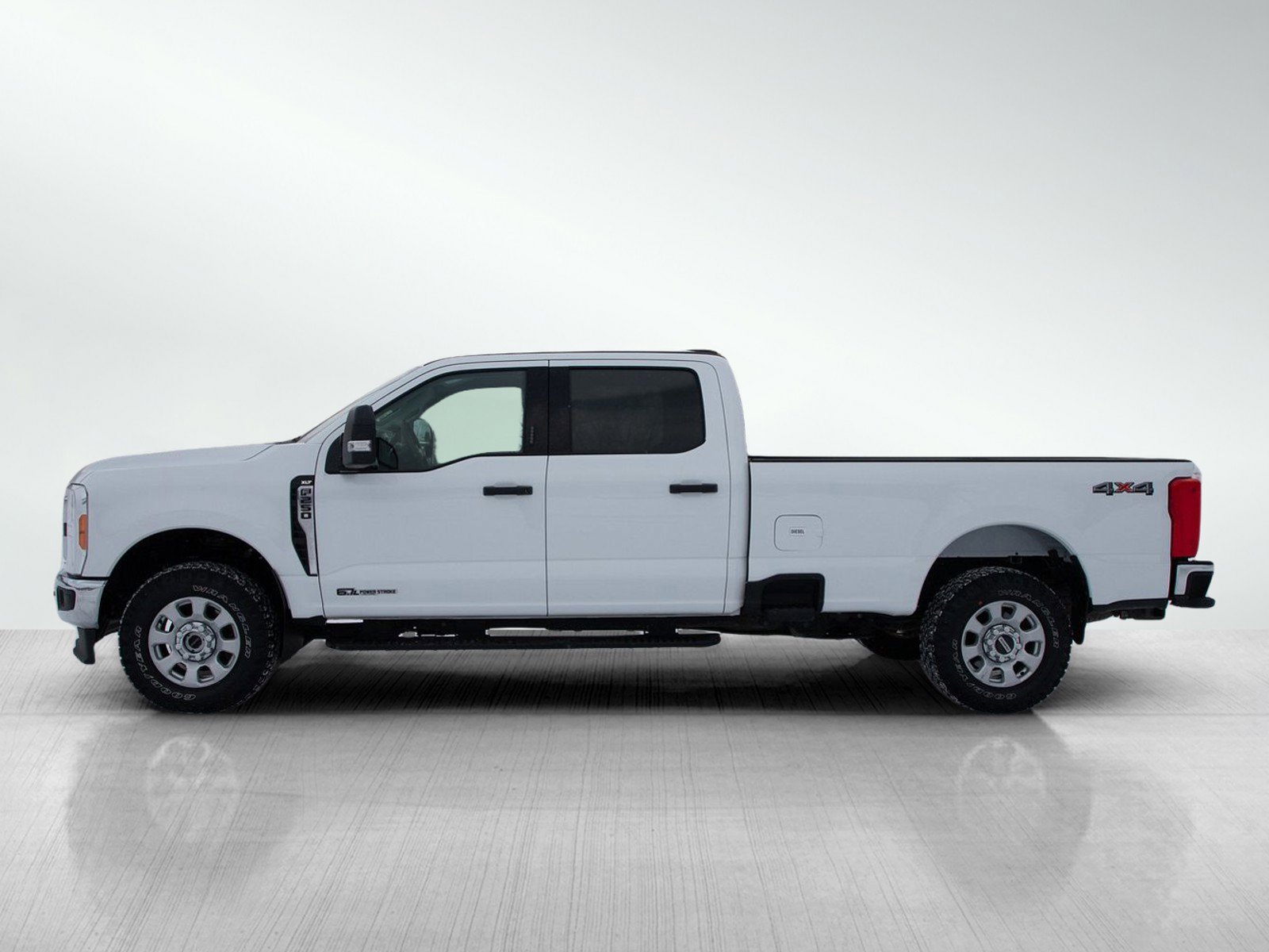 Used 2023 Ford F250 XLT AWD/4WD image 2