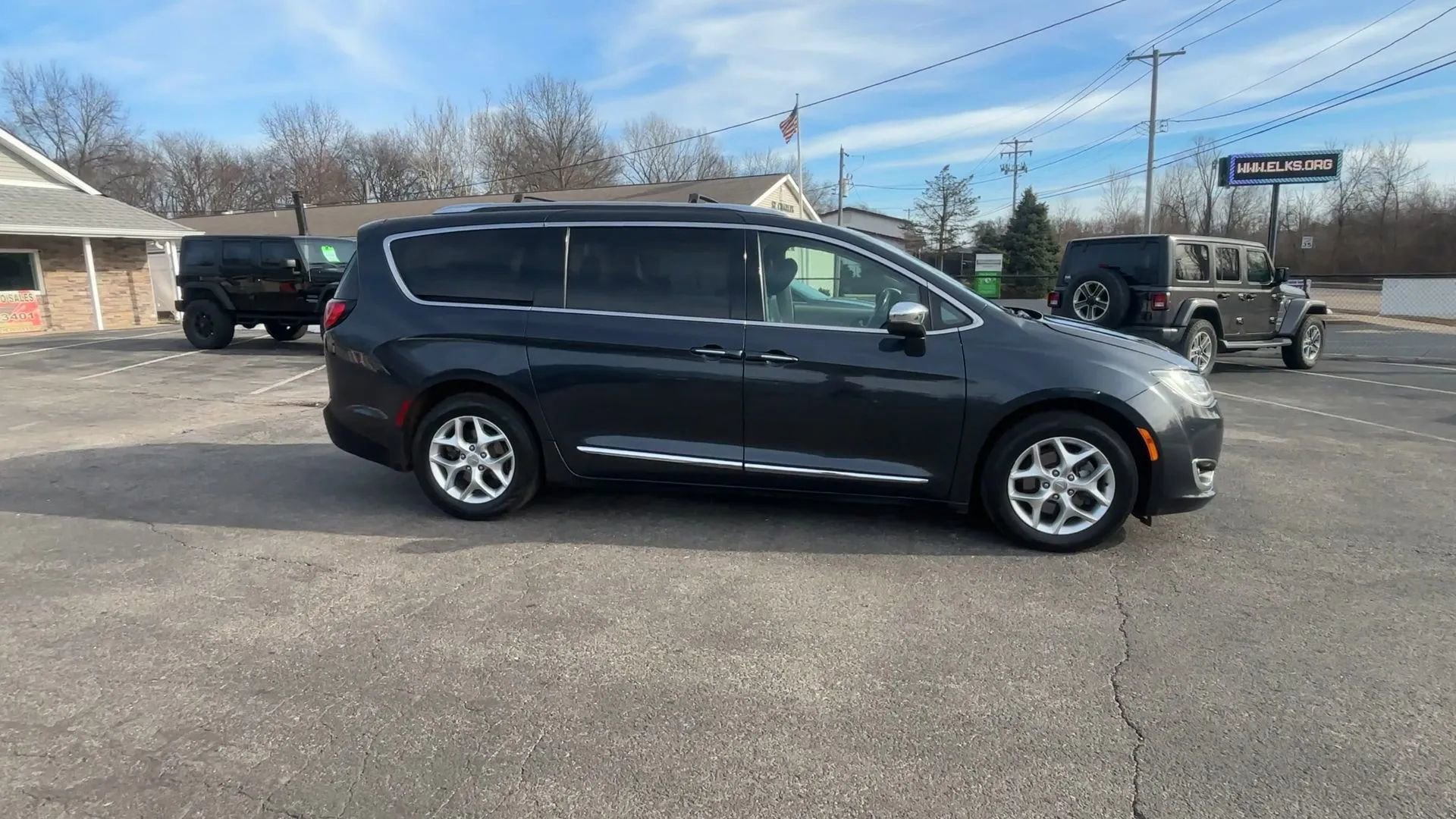 Used 2020 Chrysler Pacifica Limited FWD image 9