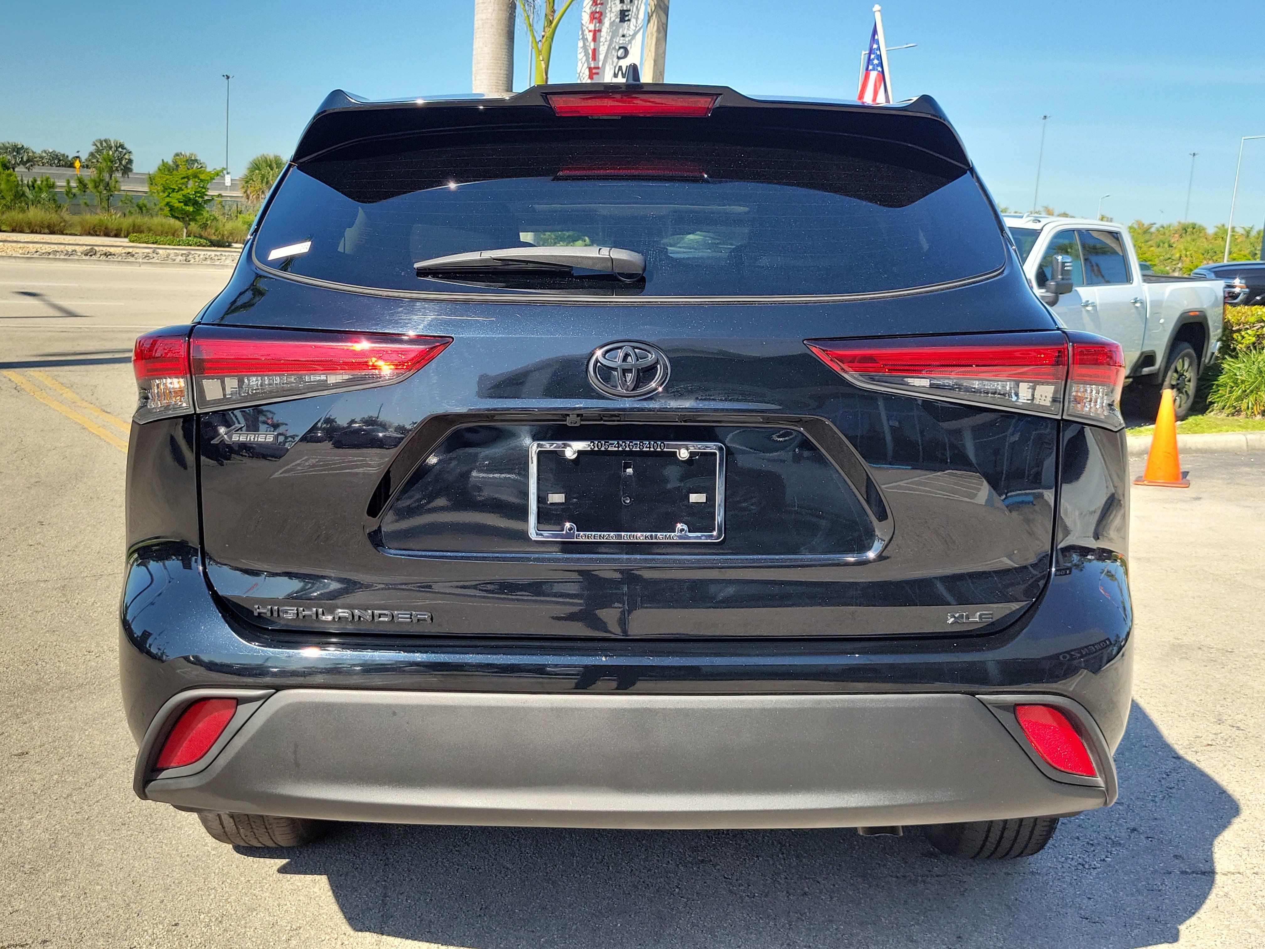 Used 2023 Toyota Highlander XLE FWD image 6