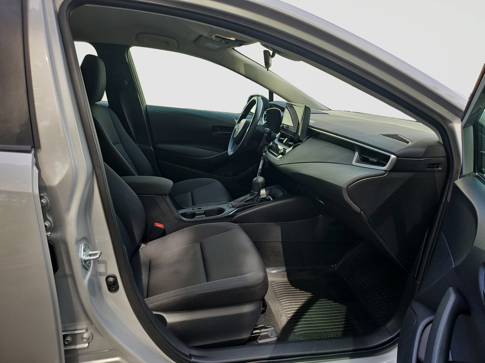 Used 2024 Toyota Corolla LE FWD image 17