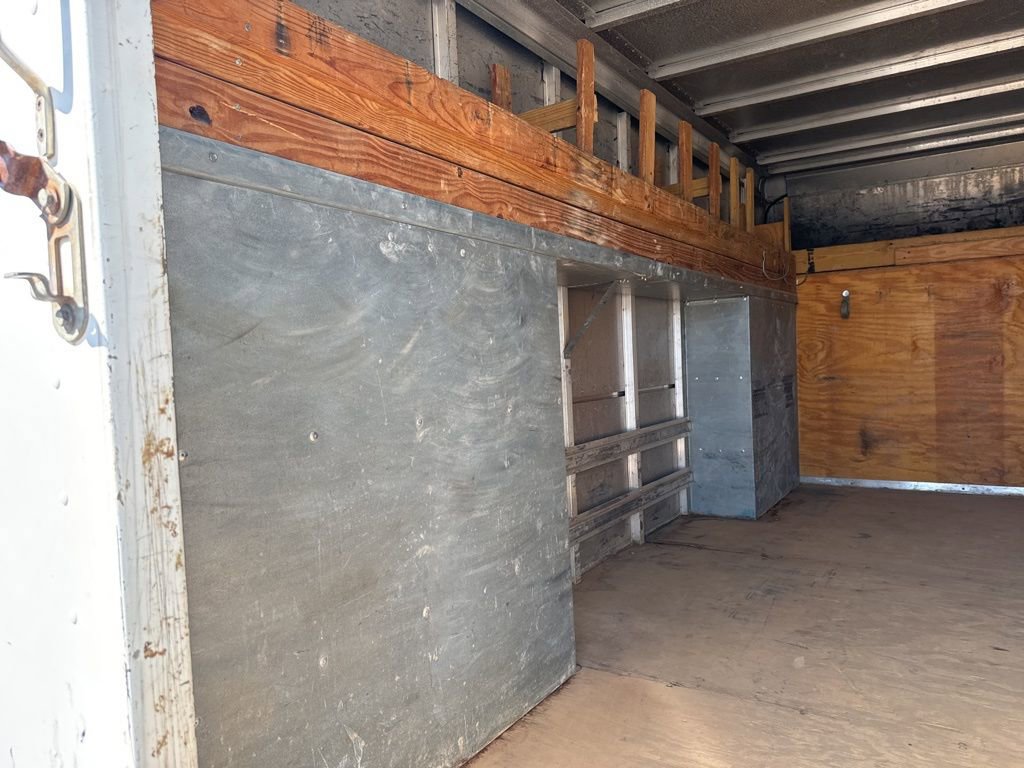 Used 2015 Ford E-350 and Econoline 350 Super Duty image 11