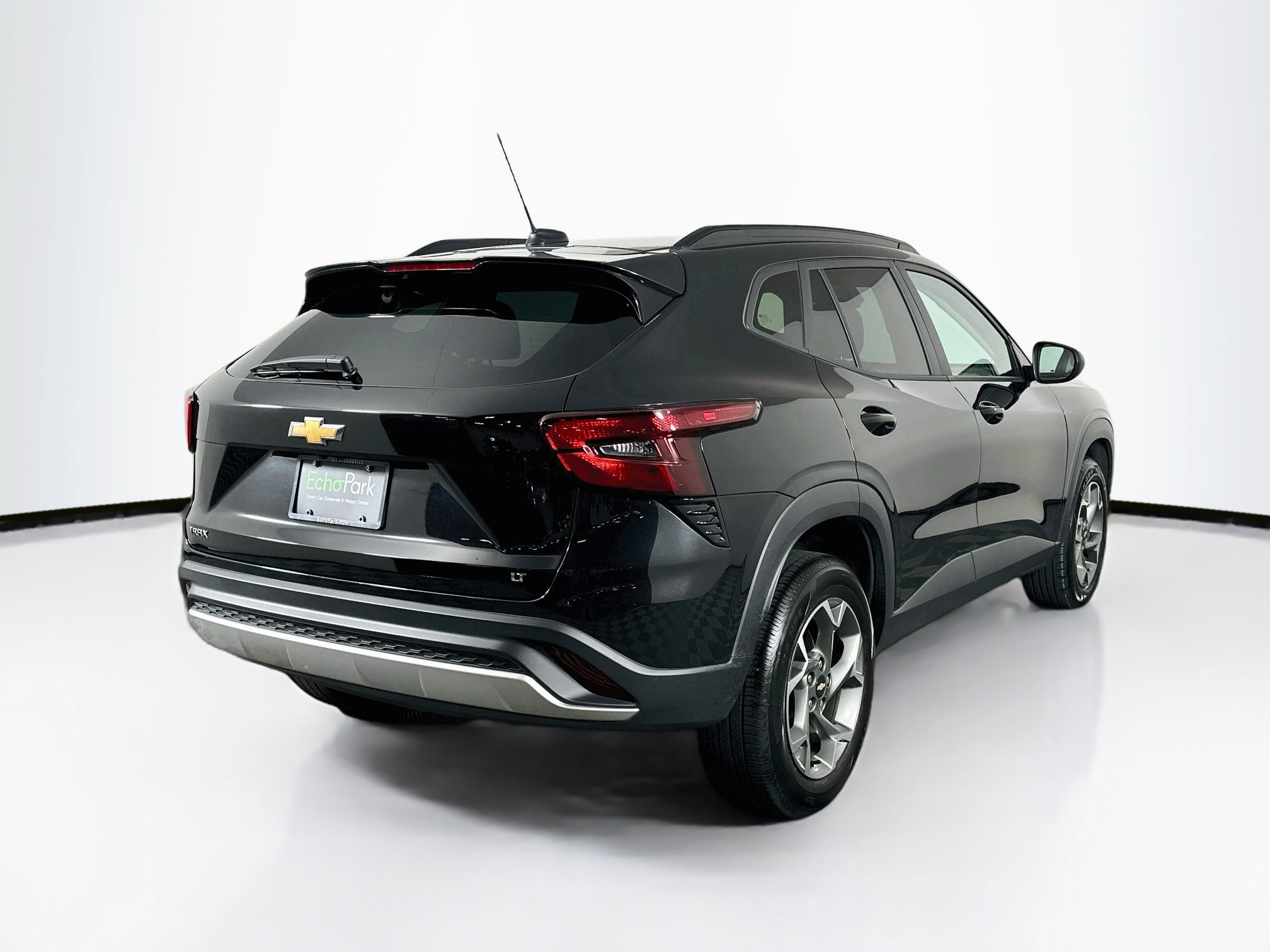 Used 2025 Chevrolet Trax LT w/ LT Convenience Package FWD image 9