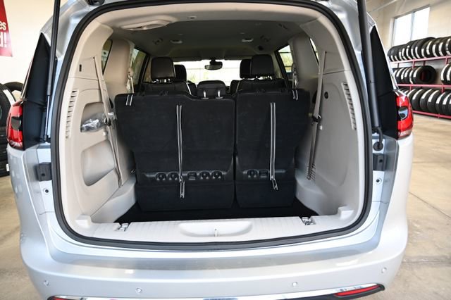Used 2024 Chrysler Pacifica Touring-L FWD image 30