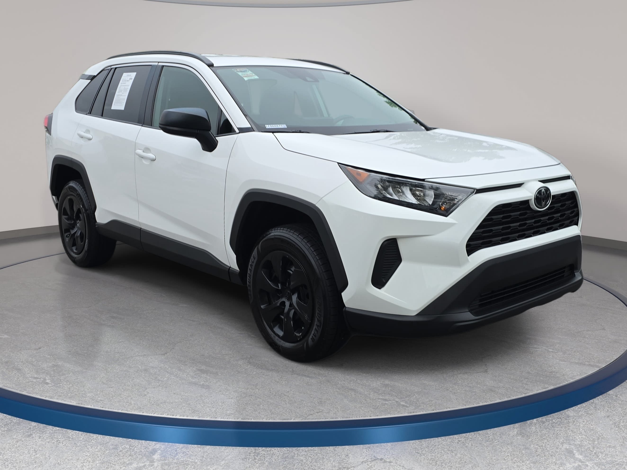 Used 2020 Toyota RAV4 LE FWD image 3