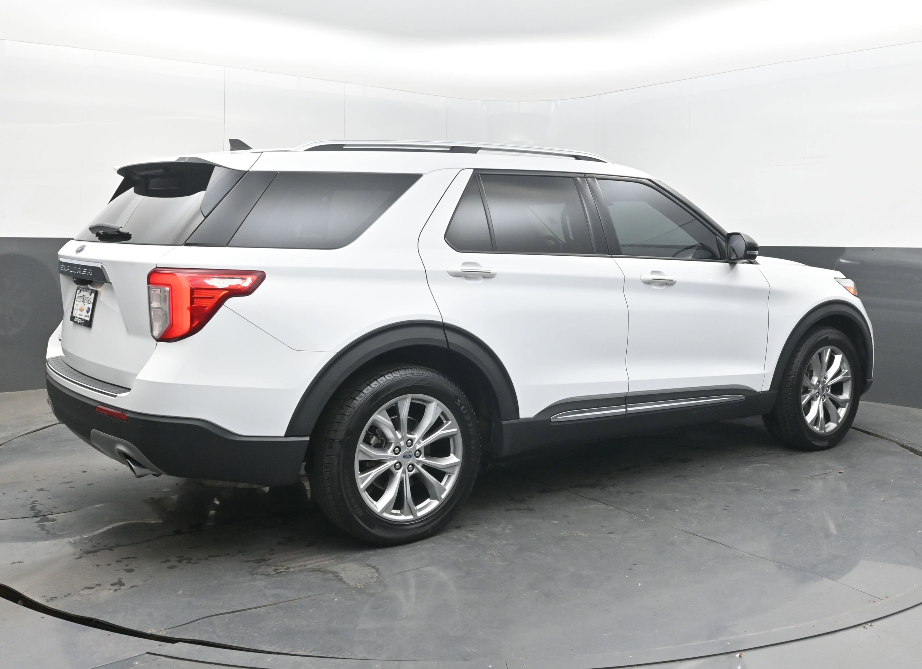 Used 2021 Ford Explorer Limited w/ Equipment Group 301A image 7