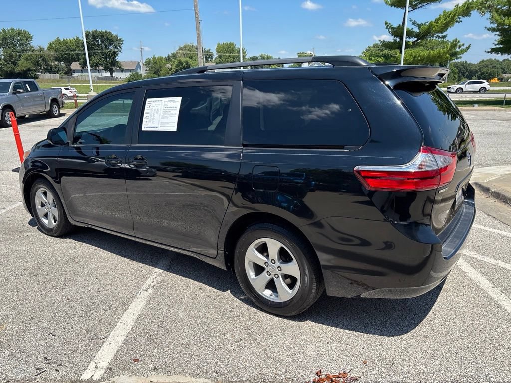 Used 2017 Toyota Sienna LE FWD image 24