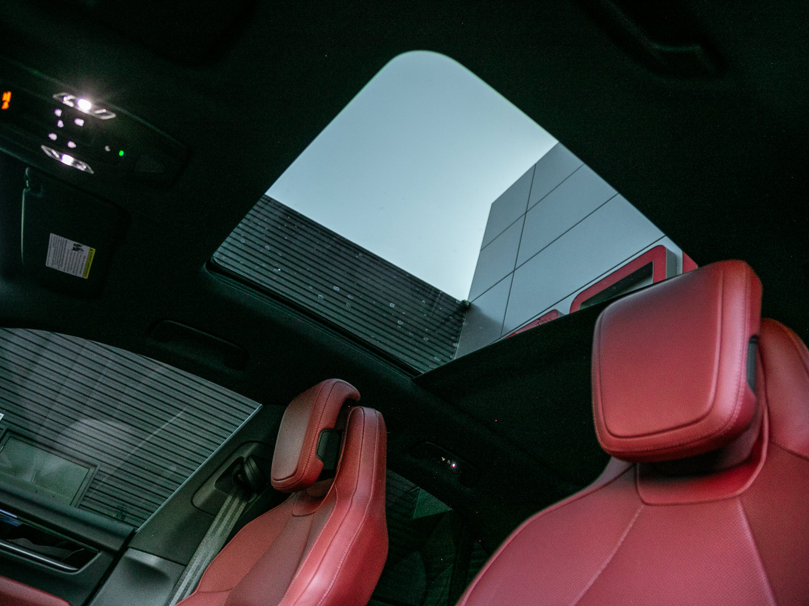 Certified 2025 Porsche Macan Electric RWD image 15