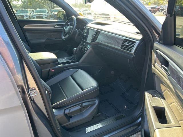Used 2022 Volkswagen Atlas Cross Sport SE image 9
