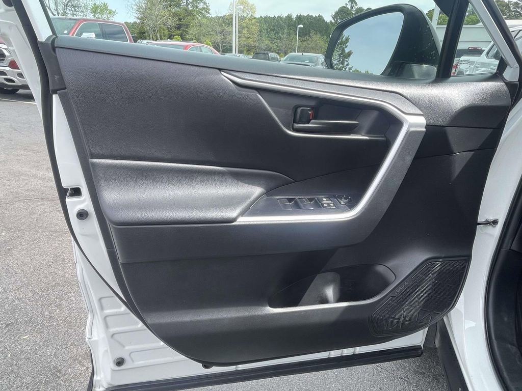 Used 2022 Toyota RAV4 LE image 22