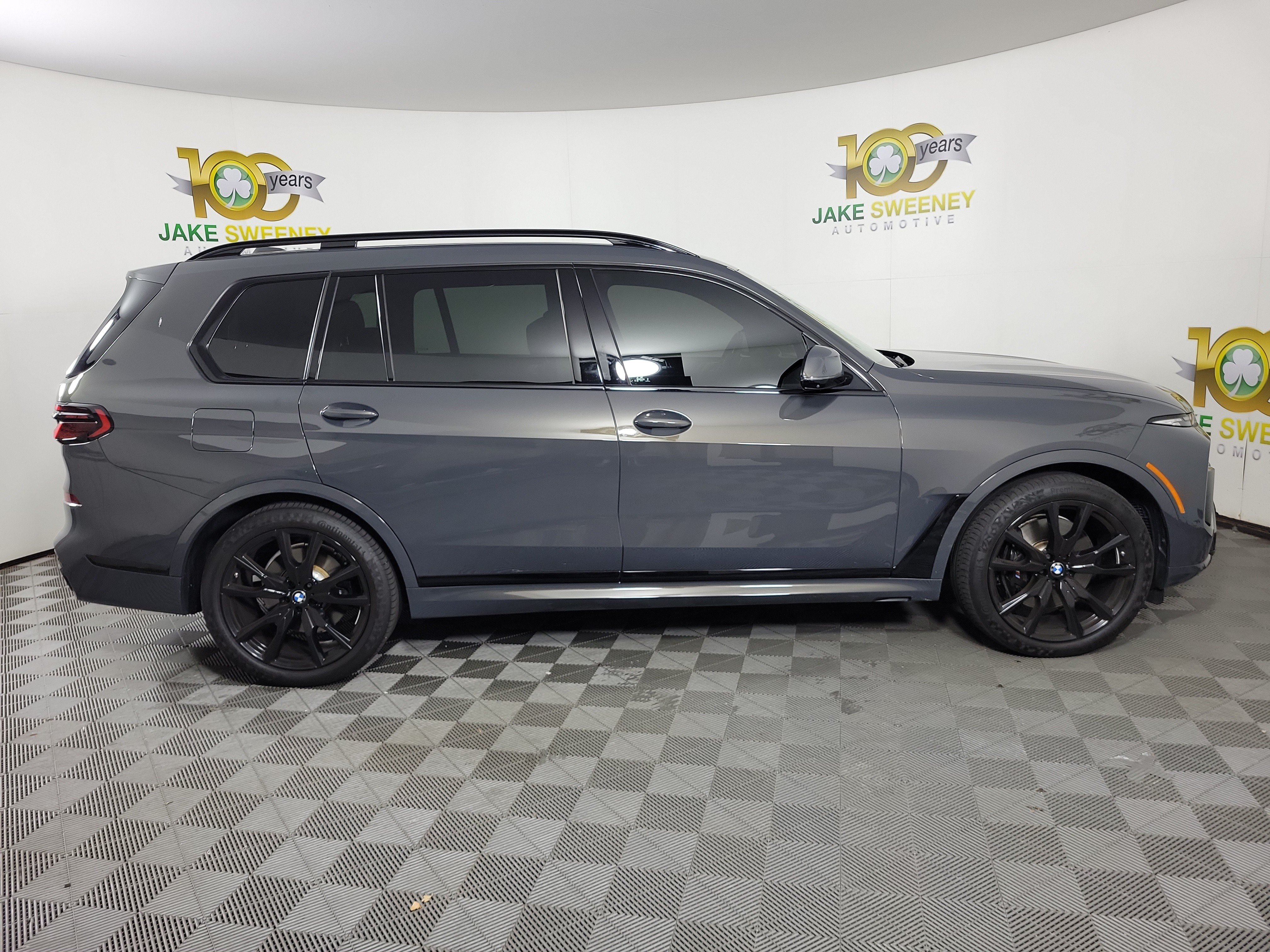 Used 2024 BMW X7 xDrive40i w/ M Sport Package AWD/4WD image 4