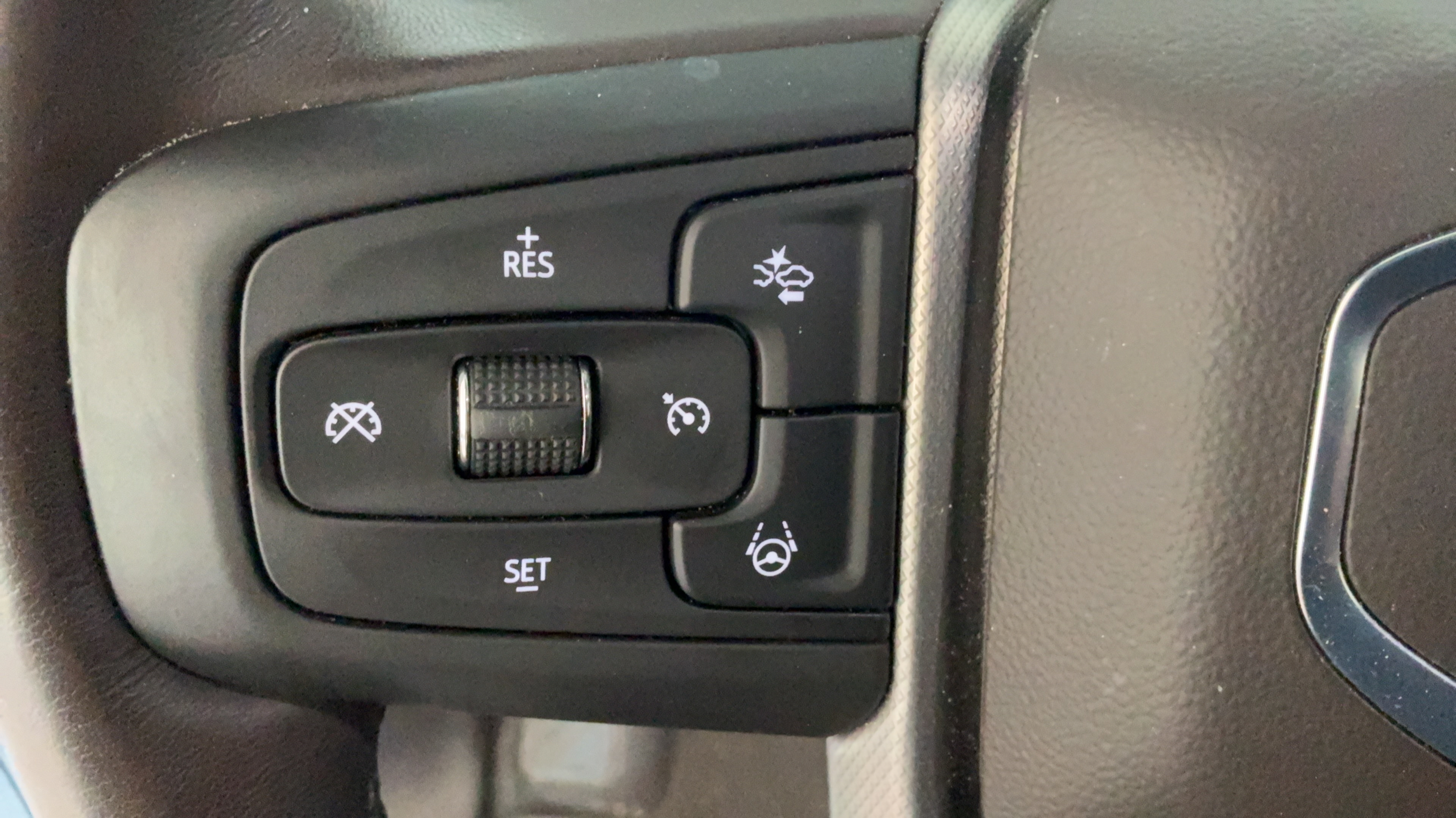 Used 2024 GMC Yukon Denali w/ Advanced Technology Package AWD/4WD image 17