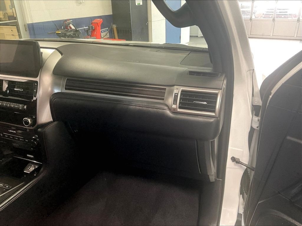 Used 2022 Lexus GX 460 Premium w/ Accessory Package AWD/4WD image 13