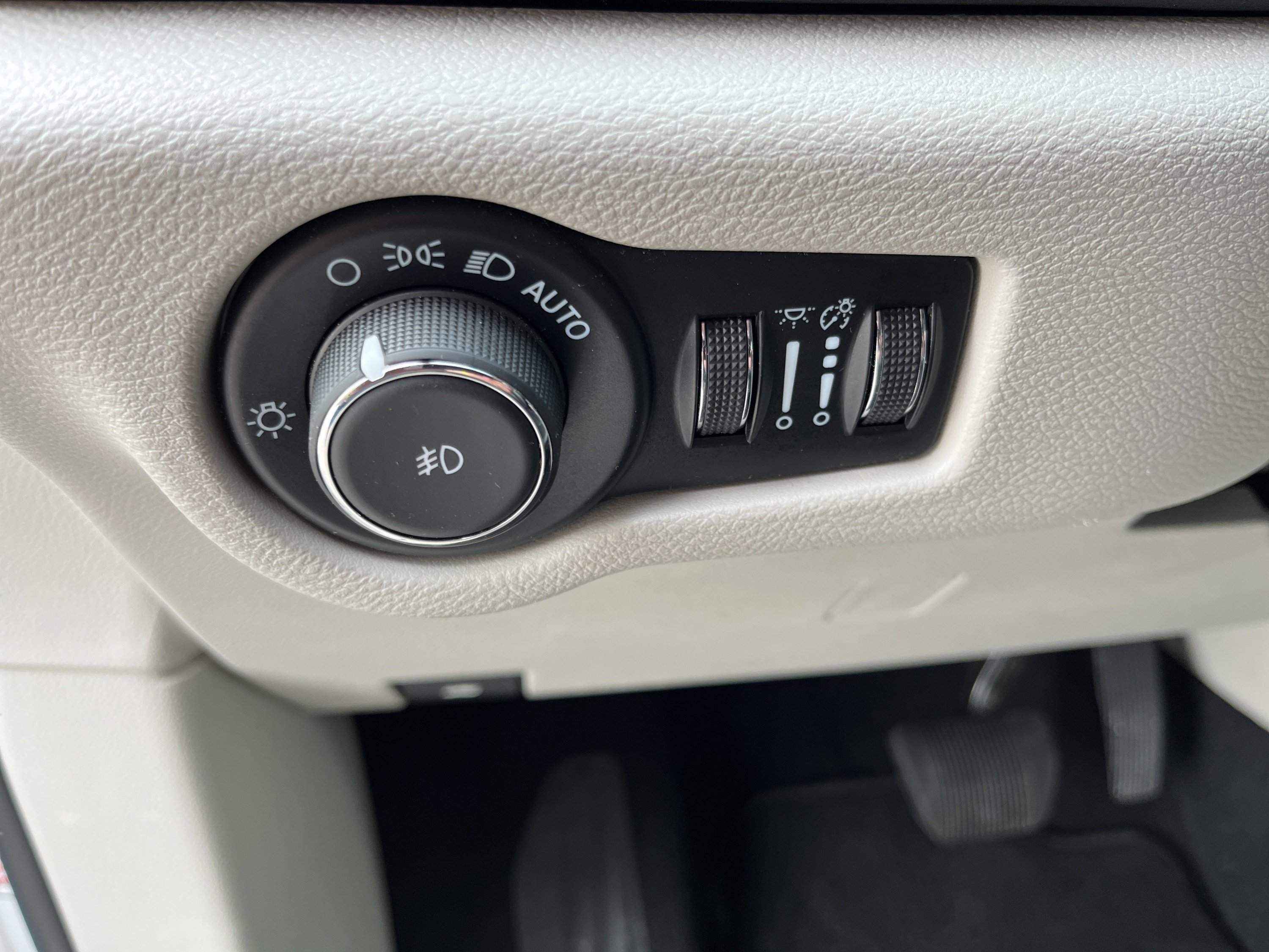 Used 2024 Chrysler Pacifica Touring-L FWD image 23