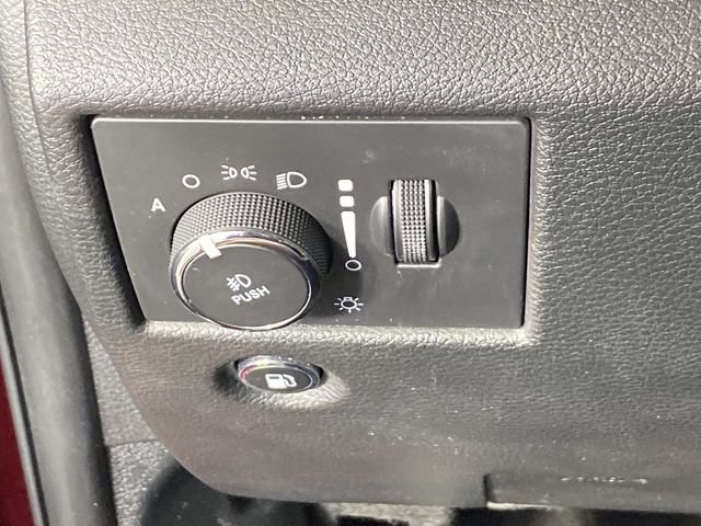 Used 2020 Jeep Grand Cherokee Limited AWD/4WD image 19