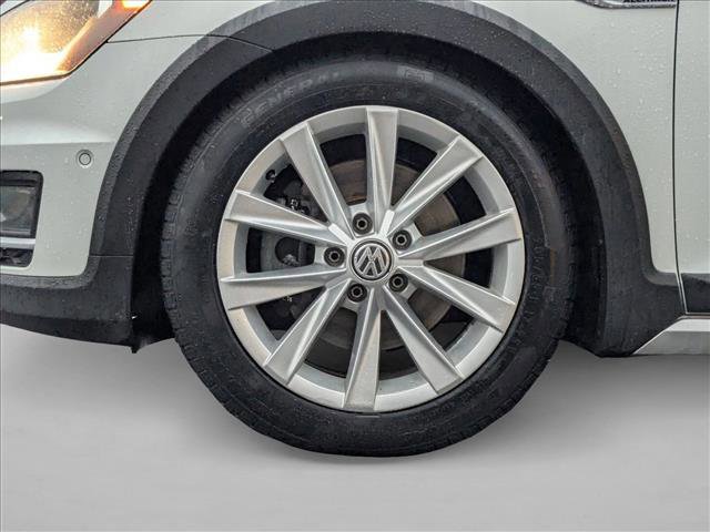 Used 2017 Volkswagen Golf S image 23