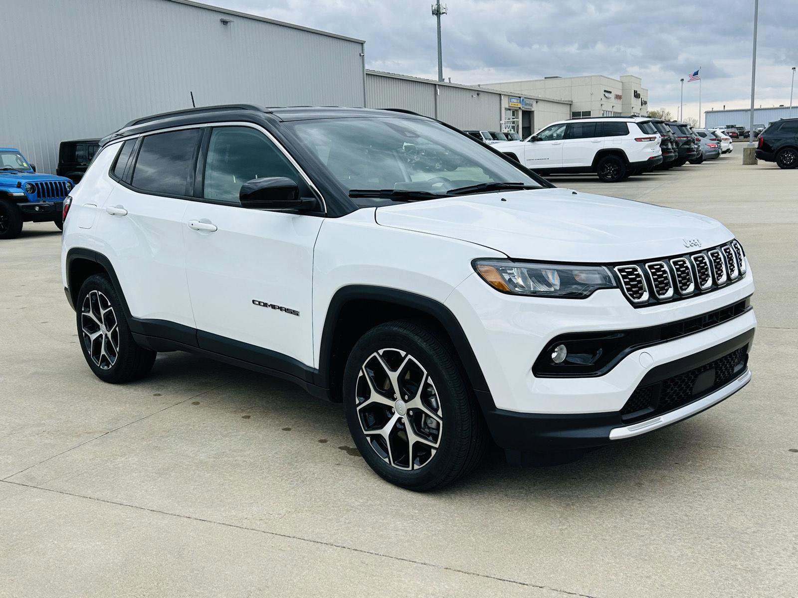 Used 2024 Jeep Compass Limited AWD/4WD image 2