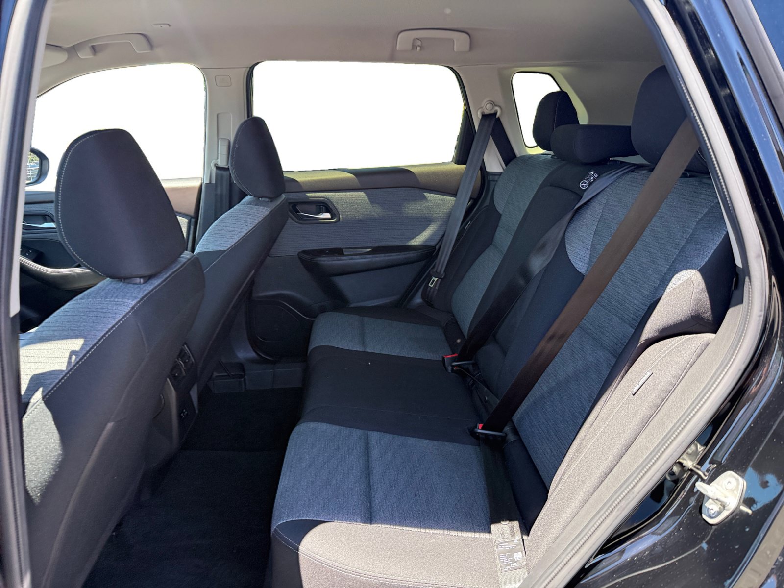 Used 2023 Nissan Rogue SV FWD image 16