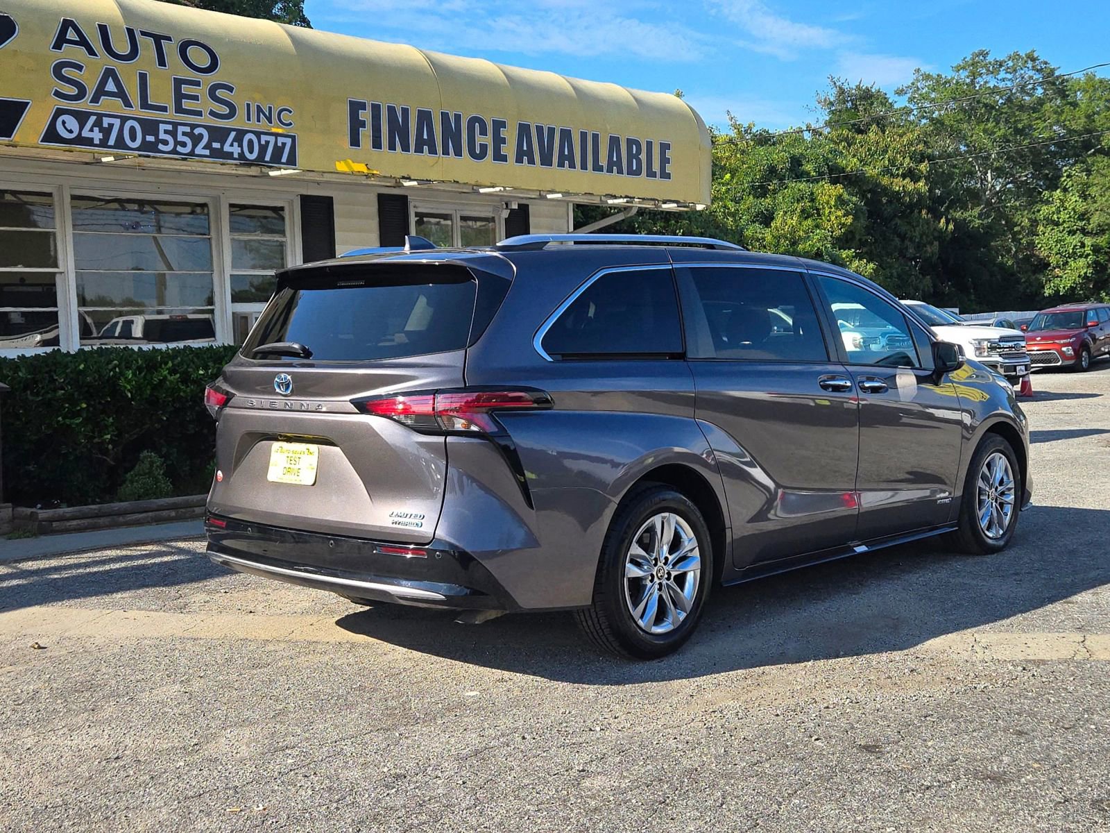 Used 2021 Toyota Sienna Limited image 7