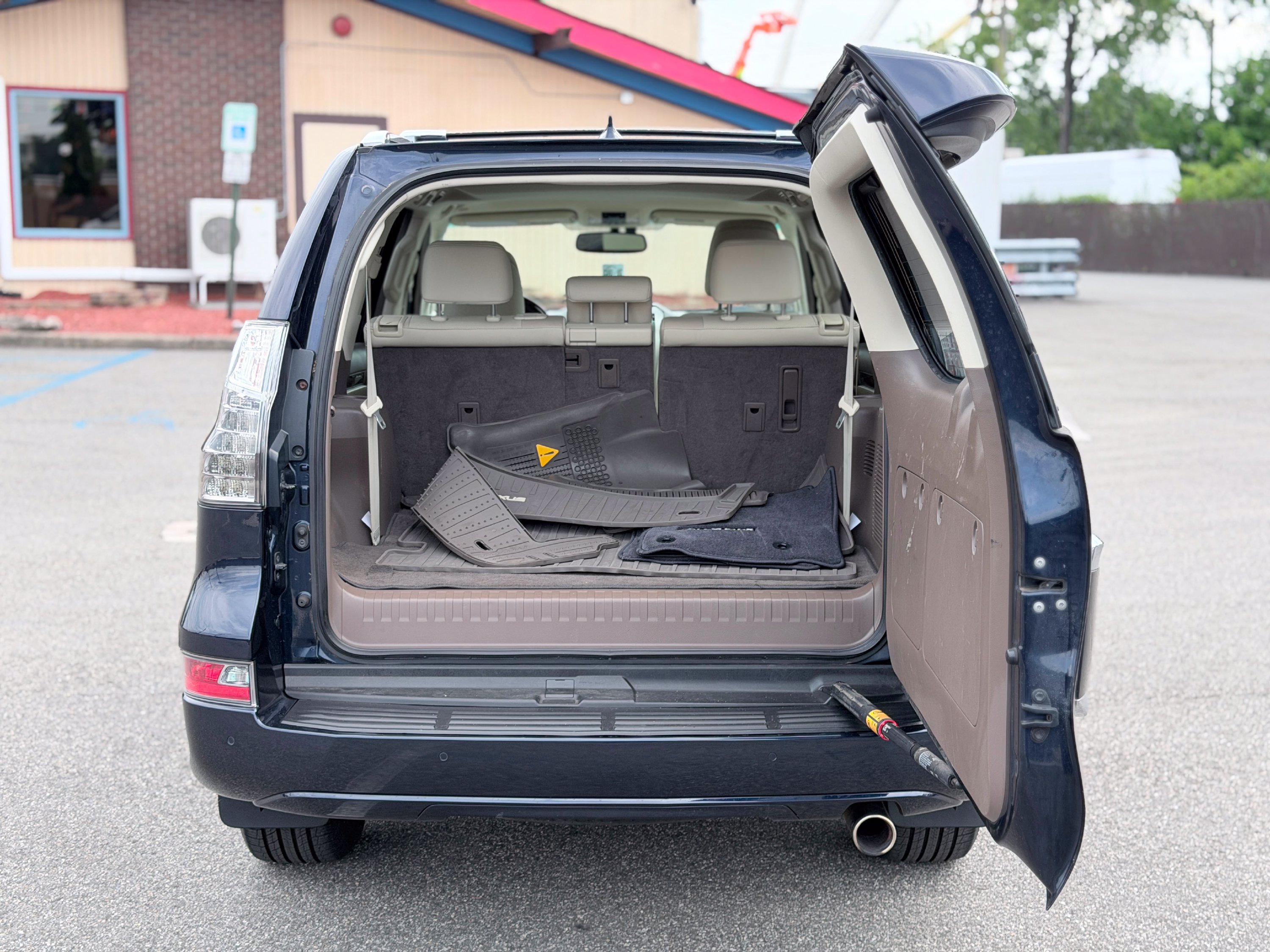 Used 2019 Lexus GX 460 Premium w/ Premium Package AWD/4WD image 9