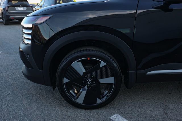 New 2025 Nissan Kicks SR image 11