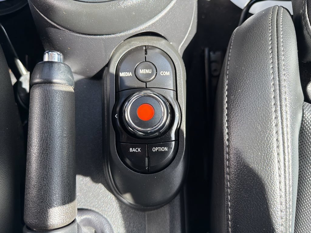 Used 2020 MINI Cooper S 2-Door Hardtop FWD image 29
