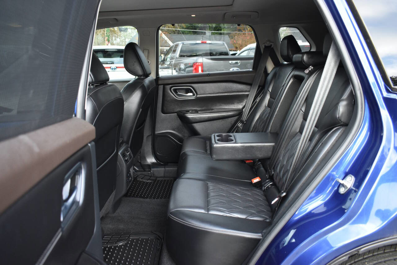 Used 2021 Nissan Rogue Platinum image 10