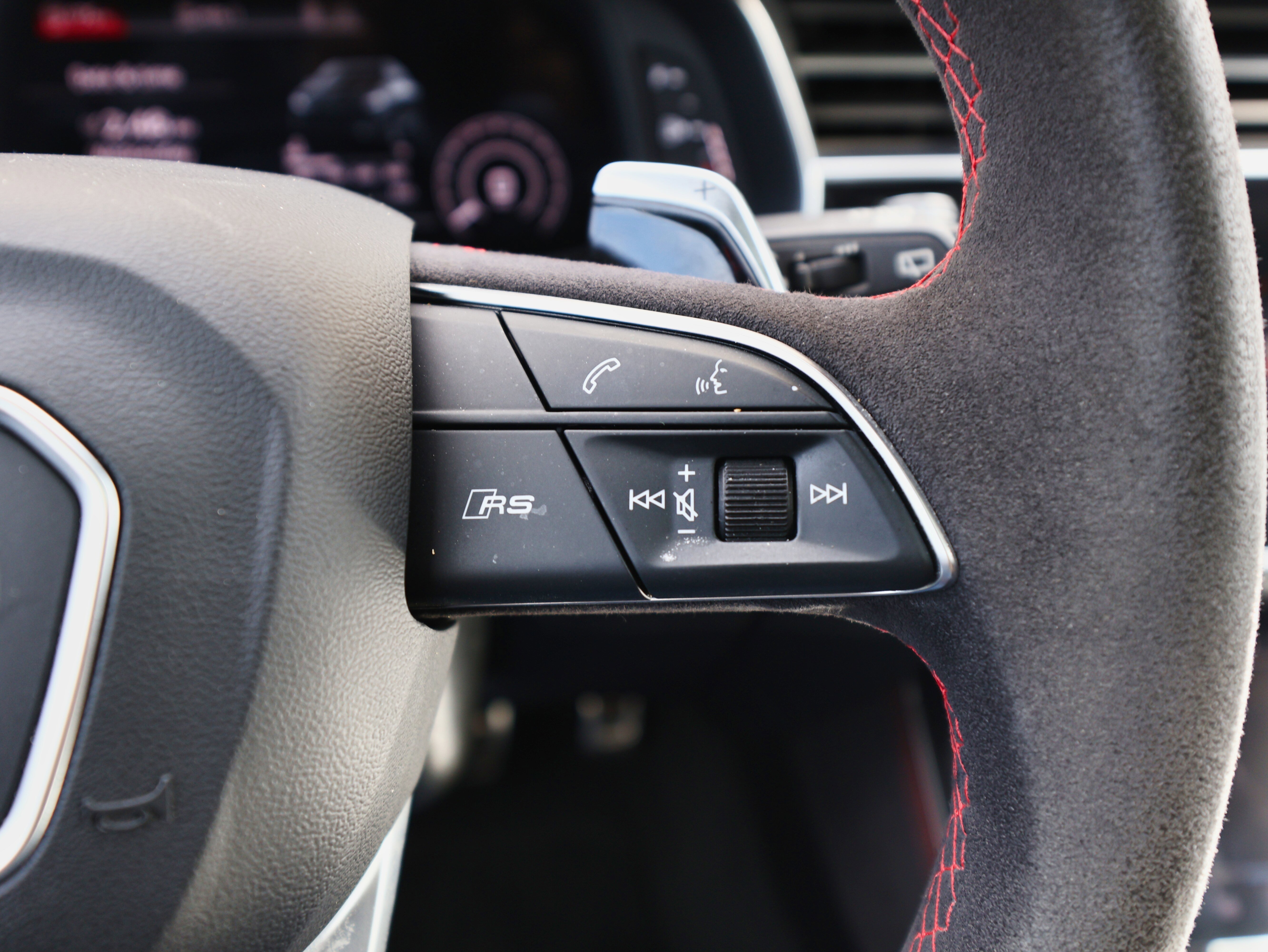 Used 2022 Audi RS Q8 w/ Black Optic Package image 44