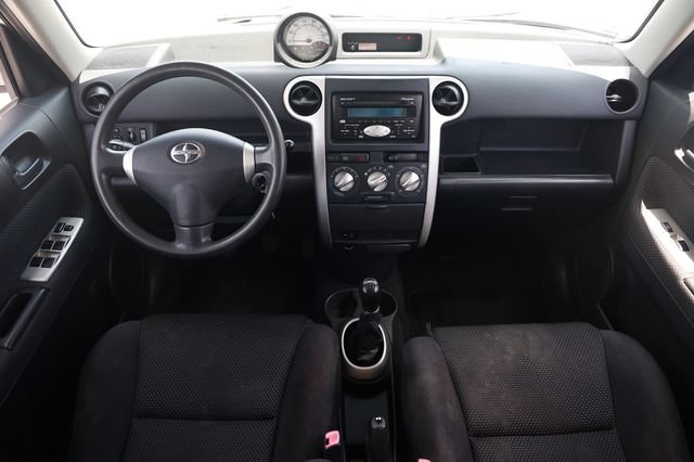Used 2005 Scion xB FWD image 2