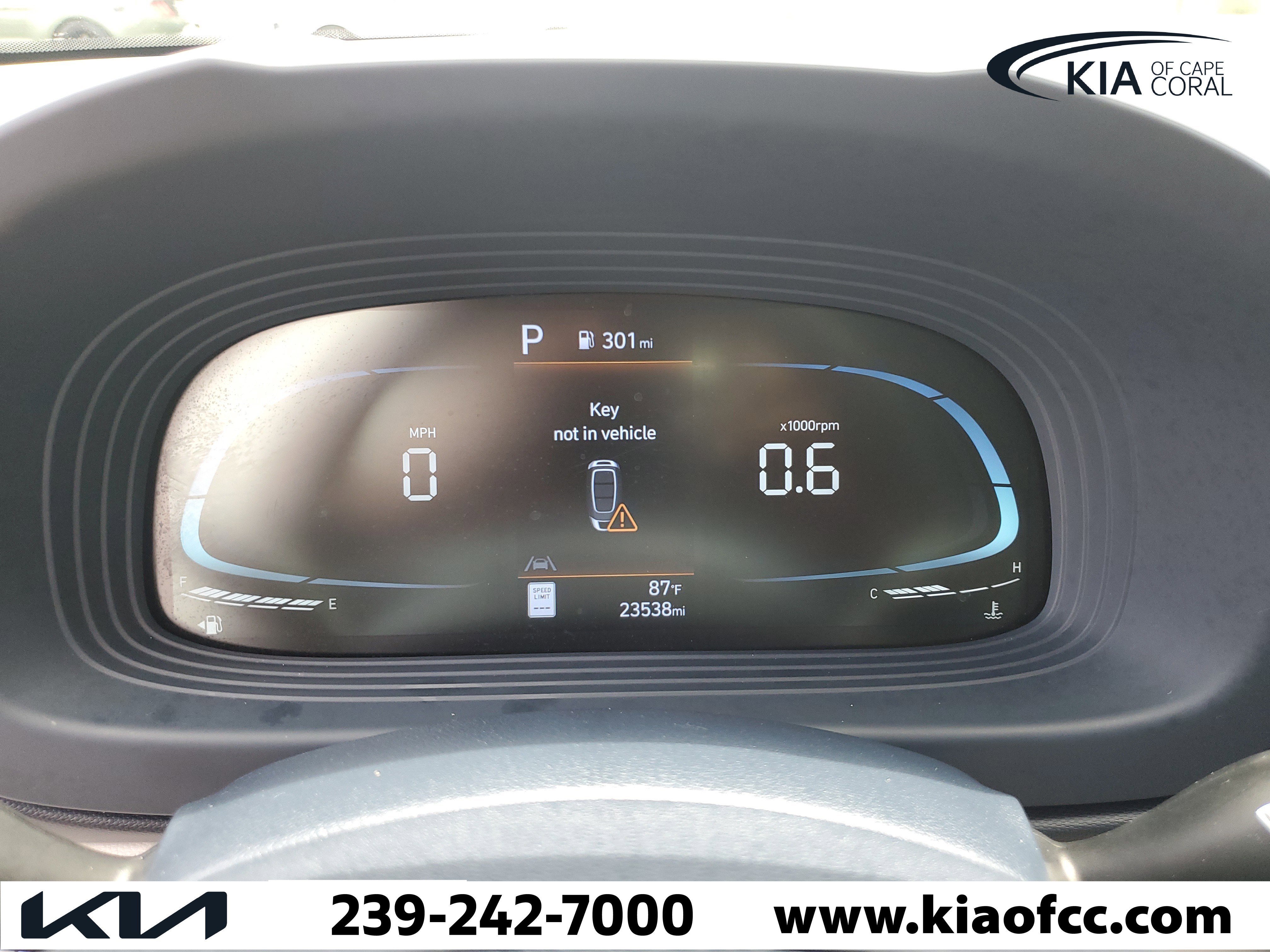 Used 2023 Hyundai Venue Limited w/ Cargo Package FWD image 22