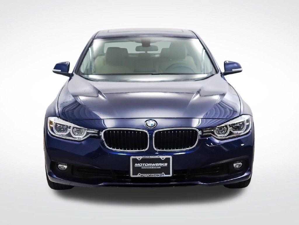 Used 2018 BMW 320i xDrive Sedan AWD/4WD image 8