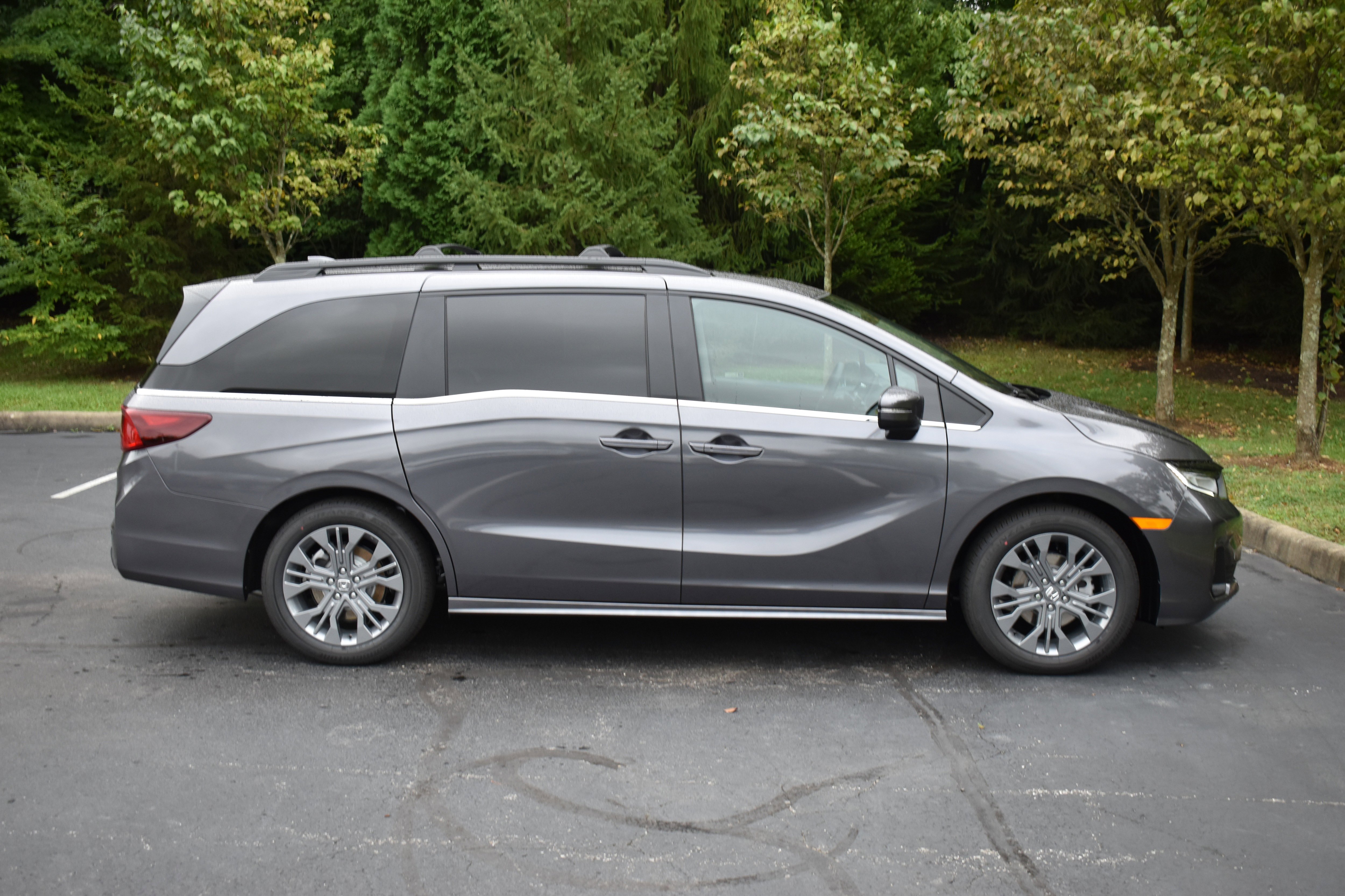 New 2026 Honda Odyssey Touring image 9