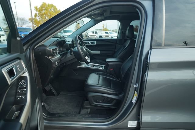 Used 2022 Ford Explorer XLT w/ Equipment Group 202A image 14