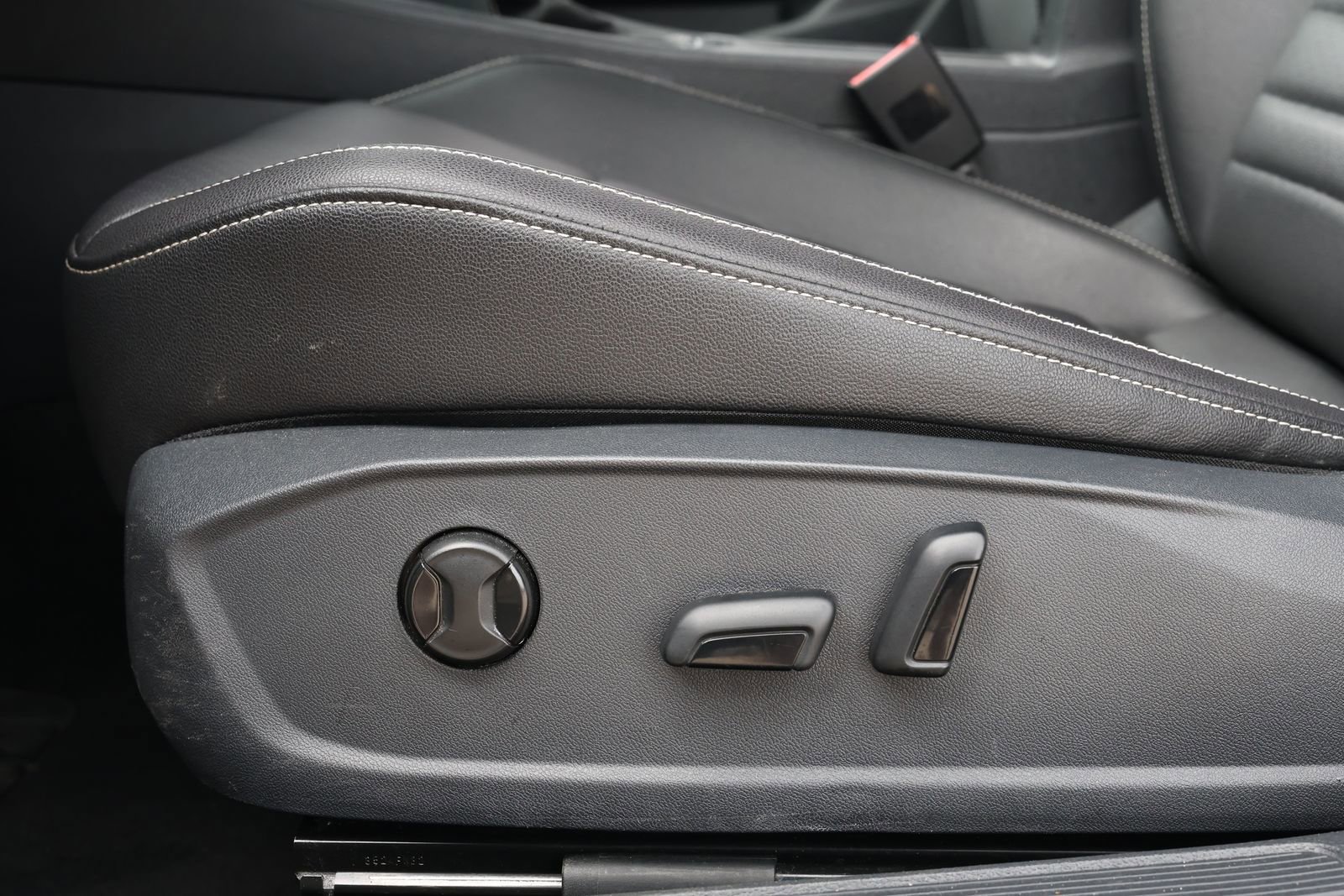 Used 2024 Volkswagen Jetta SE FWD image 28