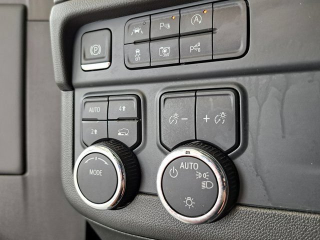 Used 2025 Chevrolet Tahoe LT AWD/4WD image 13