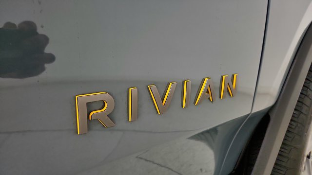 Used 2026 Rivian R1T Premium Tri AWD/4WD image 31