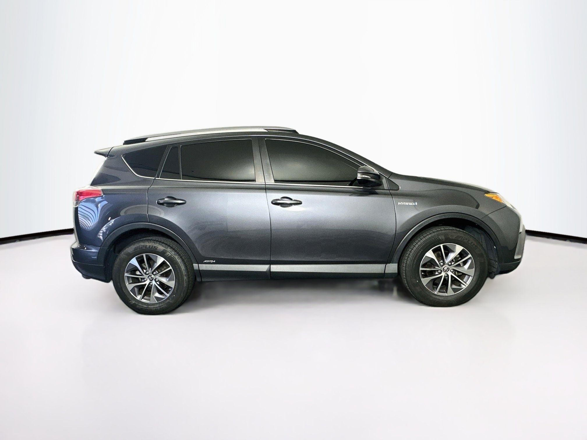 Used 2017 Toyota RAV4 XLE AWD/4WD image 10