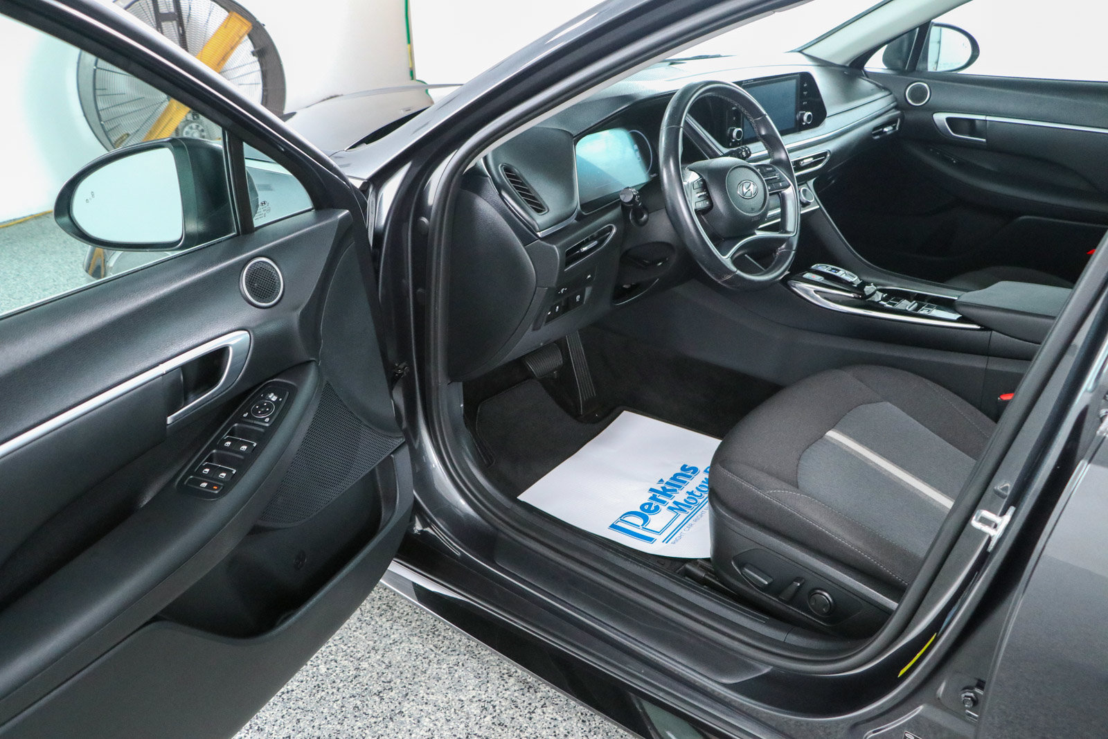 Used 2020 Hyundai Sonata SEL w/ Convenience + Sunroof Package FWD image 3