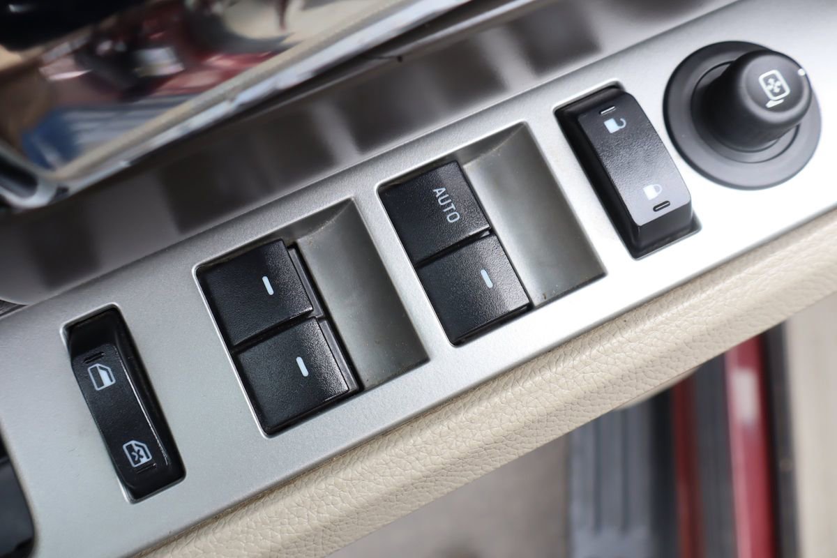 Used 2010 Ford Expedition XLT image 27