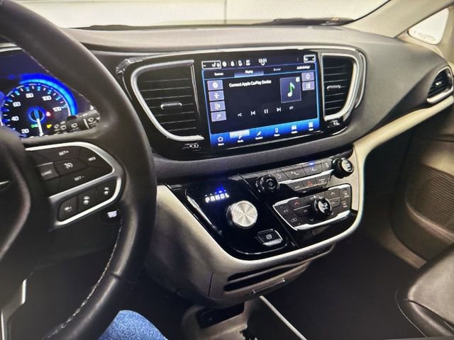 Used 2023 Chrysler Pacifica Touring-L FWD image 8